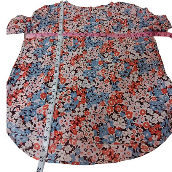 Loft Top Blouse M Pretty Floral Short Sleeves Flutter High Low Flowy Career Work - Picture 5 of 9